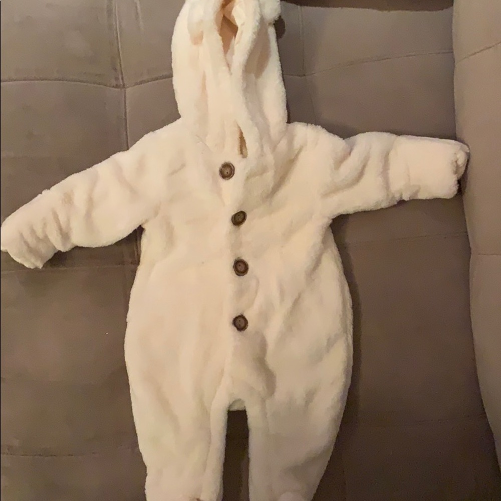 Brand new baby Gap white snow/winter suit 🐻